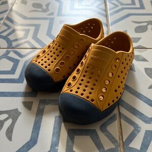 Gently used Natives toddler size 5c